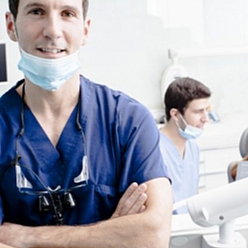  دکتر حمید حقیقی متخصص پروتزهای دندانی - ایمپلنت