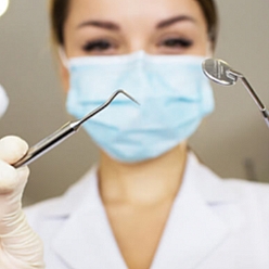 دکتر مهدیه سیفی متخصص پروتزهای دندانی - ایمپلنت
